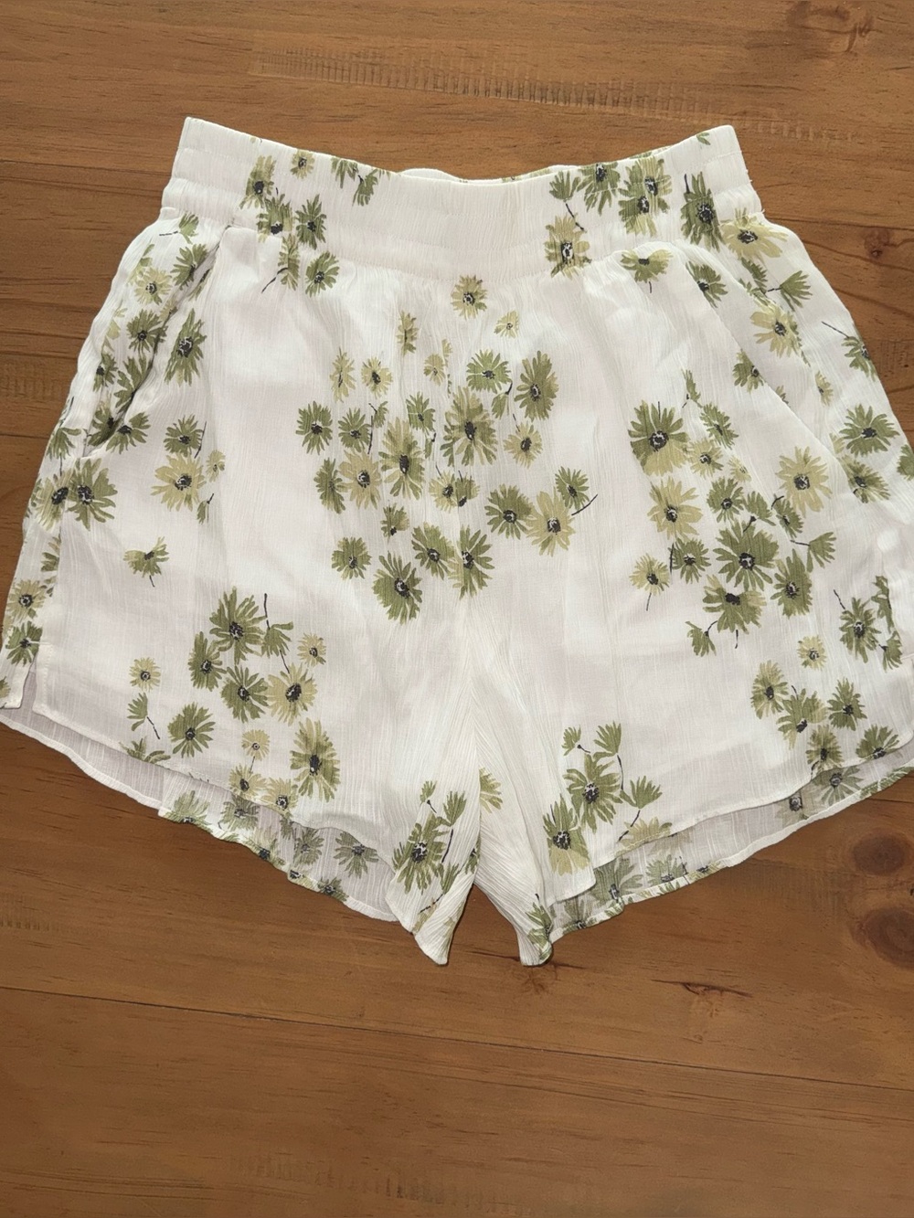 Abercrombie & Fitch Flirty Crinkle Shorts Dede & Emily Collection Size Small